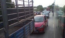 贵港交通事故最新爆料,多车连环相撞，现场情况紧急！